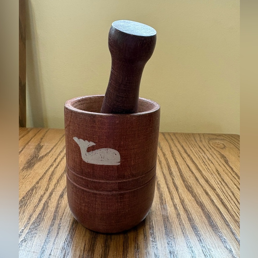 Wooden Mortar and Pestle with whale decoration - Picture 2 of 8